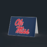 Cartão Universidade do Mississippi | Script Ole Miss<br><div class="desc">Vejam esses designs da Universidade do Mississippi! Pegue a última engrenagem do Mississippi Rebels aqui. Todos esses produtos Zazzle são personalizáveis com seu ano de aula,  nome e clube. Esses produtos fazem presentes perfeitos para o estudante da Universidade de Ole Miss,  alunos,  família,  amigo ou fã em sua vida.</div>