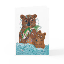 Urso pai tentando ensinar filhote a pescar