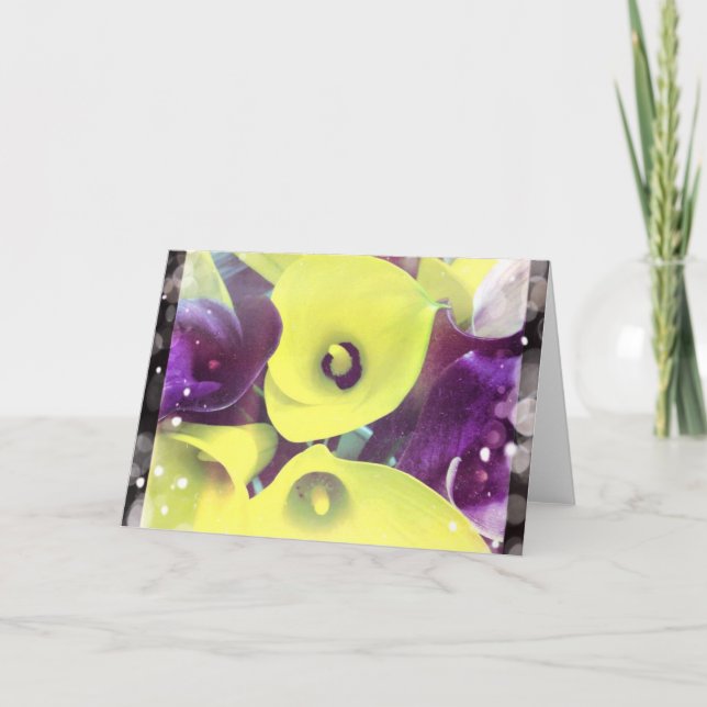 Cartão vazio roxo e amarelo dos lírios de Calla (Frente)