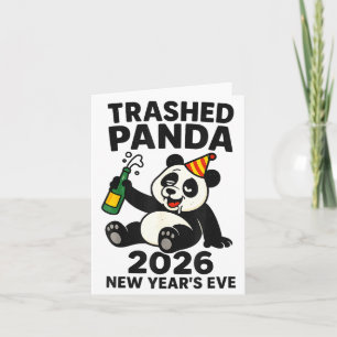 Cartão Véspera de Ano Novo 2026 Trashed Panda Premium