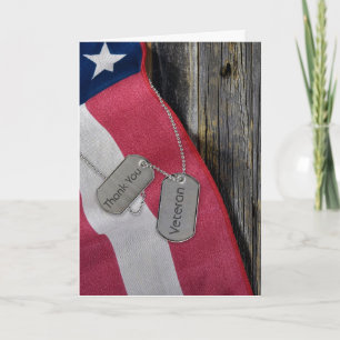 Cartão Veteranos - dog tags do dia na bandeira