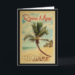 Cartão Viagens vintage da Árvore Palma de Riviera Maya<br><div class="desc">Uma impressão de arte moderna Riviera Maya,  do século médio,  no estilo viagens vintage. Ele apresenta uma palmeira curva na praia arenosa com oceano sob um céu azul nublado.</div>