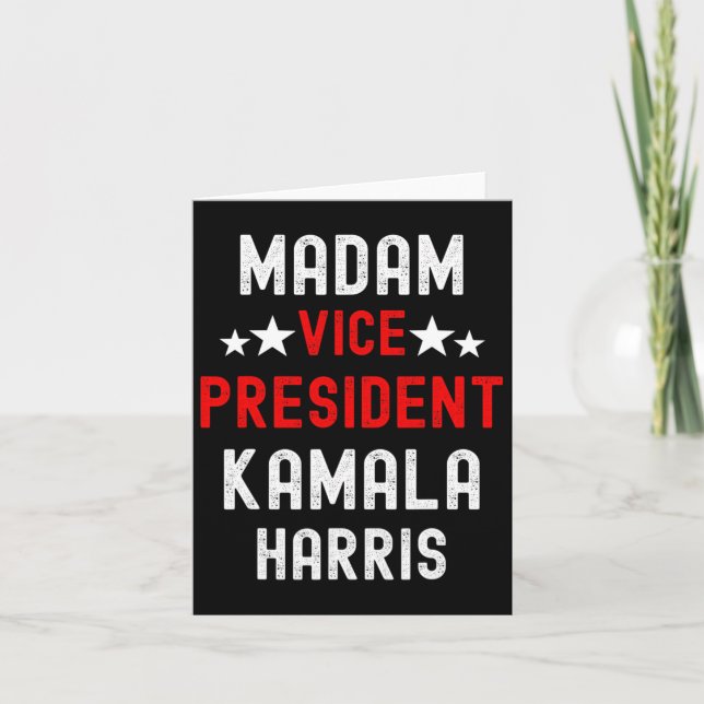 Cartão Vice-Presidente Kamala Harris Camisa Feminista. He (Frente)