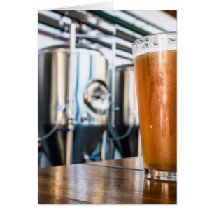 Cartão Vidro da cerveja no Microbrewery