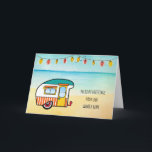 Cartão Vintage Camper em Beach Winter Address Christmas<br><div class="desc">Um camper vintage fofo está estacionado em uma praia da Flórida com luzes de Natal amarelas e vermelhas penduradas acima da janela do camper. A saudação em frente ao cartão de saudação na tipografia moderna é "Cartões de natal da nossa casa de inverno". Este cartão inclui um envelope, e pode...</div>