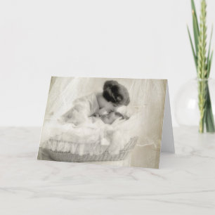 Cartão Vintage Mãe beijando bebê em Bassinet