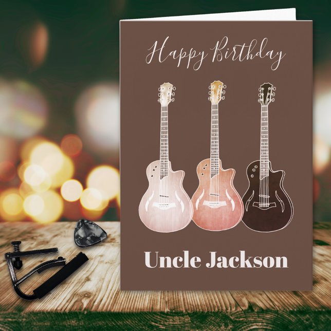 Cartão Violões Rústicos de Rock n Roll Tio Rockstar (Happy birthday uncle custom rustic guitar music themed brown birthday greetings card)
