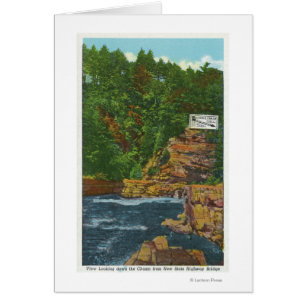 Cartão Vista de ponte de New State Hwy sobre abismo ausív