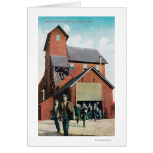 Cartão Vista Exterior de uma Mina, Trabalhadores Saindo