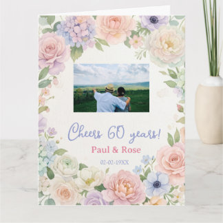 Cartão viva 60 anos roxo rosa floral pastel foto na