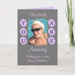 Cartão Você é uma foto incrível cinza aniversário roxo