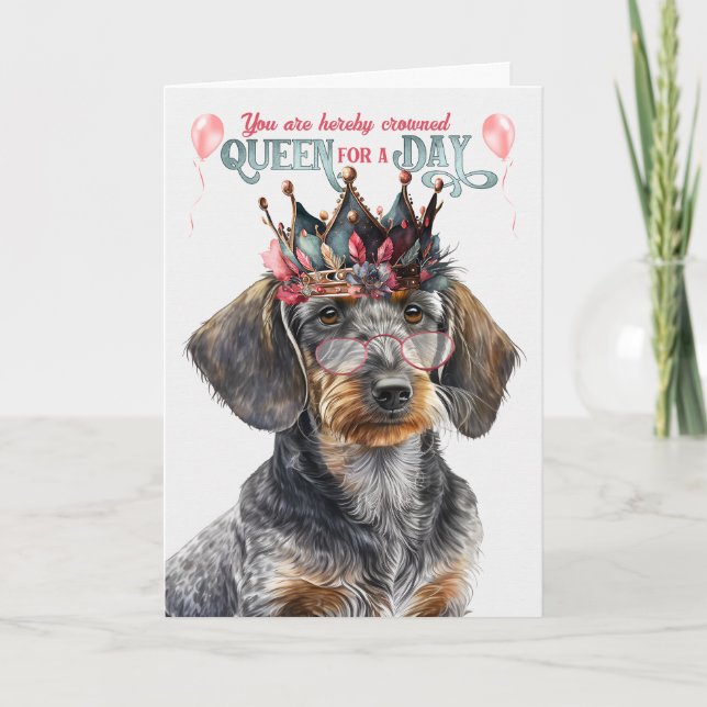 Cartão Wirehair Dachshund Queen para o dia de aniversário (Frente)