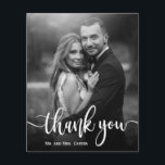 Cartões de agradecimentos de Casamento de Foto Bra<br><div class="desc">Orçamento Elegante Caligrafia Romântica Personalizada 2 Casamento de Foto Branco Preto Obrigado Barato Baixo Cartão Fino De Orçamento. Envie obrigados aos seus amigos e familiares por fazerem parte do seu dia especial com este obrigado personalizado personalizado. Ele apresenta um design de cobertura de texto do script de fonte suave de...</div>