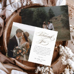 Cartões de agradecimentos De Casamento De Script D<br><div class="desc">Este casamento de fotos moderno,  obrigado nota que mostra obrigado de guião dourado,  mensagem pessoal e uma foto vertical na frente. A parte de trás contém uma segunda foto que é uma foto horizontal de sangria de cheio. Clique em editar para personalizar este design.</div>