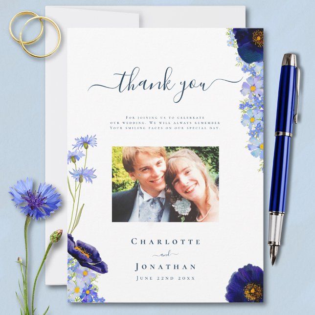 Cartões de agradecimentos de Foto de Casamento Flo (Elegant blue summer floral personalized wedding photo thank you card with watercolor wildflowers )