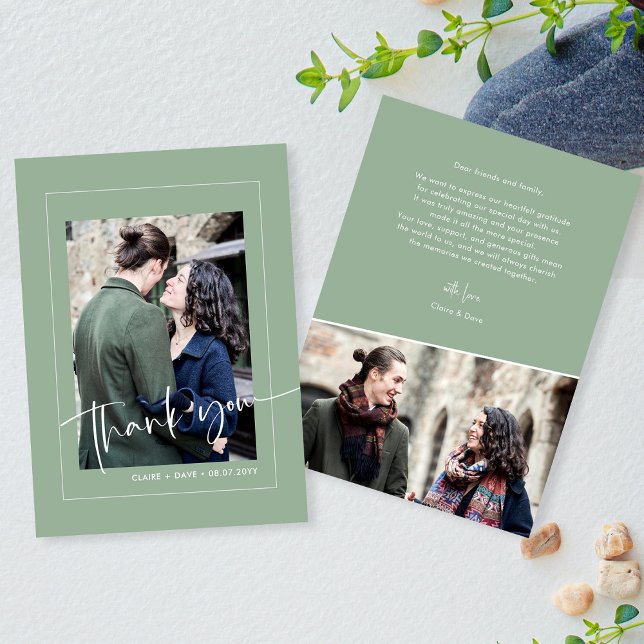 Cartões de agradecimentos de Foto de Casamento Ver (Zazzle Chic Sage Green Hand Lettered Wedding Appreciation Thank You Card)