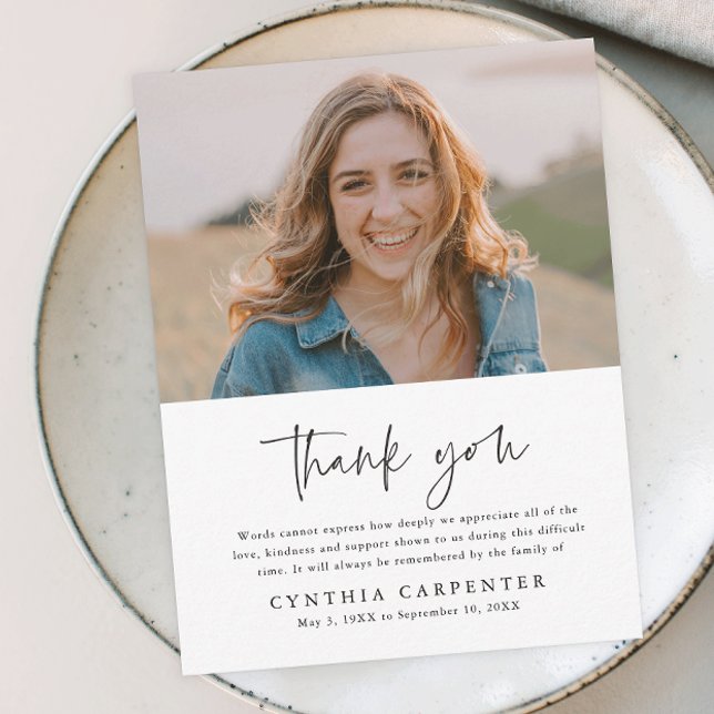 Cartões de agradecimentos de Fotografia Memorial d (Simple typography black and white photo budget memorial thank you card.)