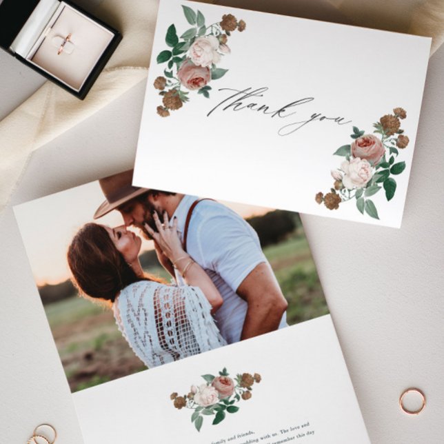 Cartões de agradecimentos de fotos florais do Vint (Vintage Floral Script Wedding Photo Thank You Card.)