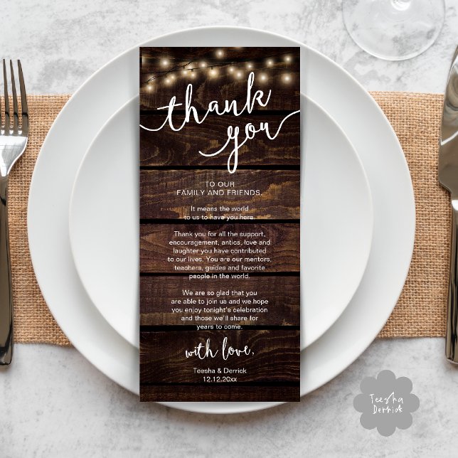 Cartões de agradecimentos de Janto de Definição do (Rustic Wedding Place Setting Rehearsal Dinner Thank you Card in brown wood string lights theme)