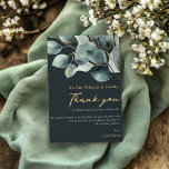 Cartões de agradecimentos de Mesa de Casamento bon<br><div class="desc">Expresse sua gratidão em estilo com este refinado cartões de agradecimentos de casamento com uma impressionante design de folhagem de eucalipto. As palavras "Obrigado" estão lindamente escritas em um luxo ouro, estilo manuscrito, em destaque contra o fundo verde escuro. Abaixo do roteiro elegante, uma mensagem pessoal de obrigados é exibida...</div>
