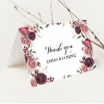 Cartões de agradecimentos Floral Elegante Burgundy<br><div class="desc">Este elegante cartões de agradecimentos floral burgundy é perfeito para um casamento moderno. A design apresenta belos rosas de bordéus rodeados, desenhados à mão, bem dispostos em quadros e buquês atraentes. Personalize a frente da placa com os nomes da noiva e do noivo ou com uma mensagem curta. Estes cartões...</div>
