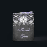 Cartões de agradecimentos nevado roxos do<br><div class="desc">Estes cartões de agradecimentos preto e branco festivos e na moda do casamento do OLHAR do quadro têm camadas de flocos de neve roxos e brancos da luz - nele que fósforos o convite do casamento no inverno mostrado abaixo. Se há algum outro artigo de harmonização que você precisar, satisfaça...</div>