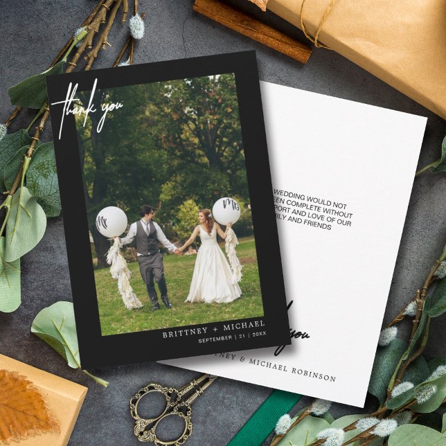 Cartões de agradecimentos preto de fotos com scrip (Modern elegant hand written wedding thank you card for the minimalistic bride.)