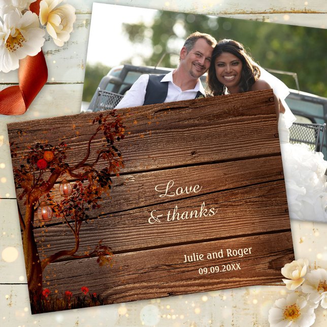 Cartões de agradecimentos Rustic Fall Photo Weddin (Wedding Thank You card featuring an autumn tree with festive lanterns and roses on rustic wood)