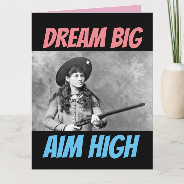 CARTÕES DE ANIVERSÁRIO COM ANNIE OAKLEY MIRANDO AR (Frente)