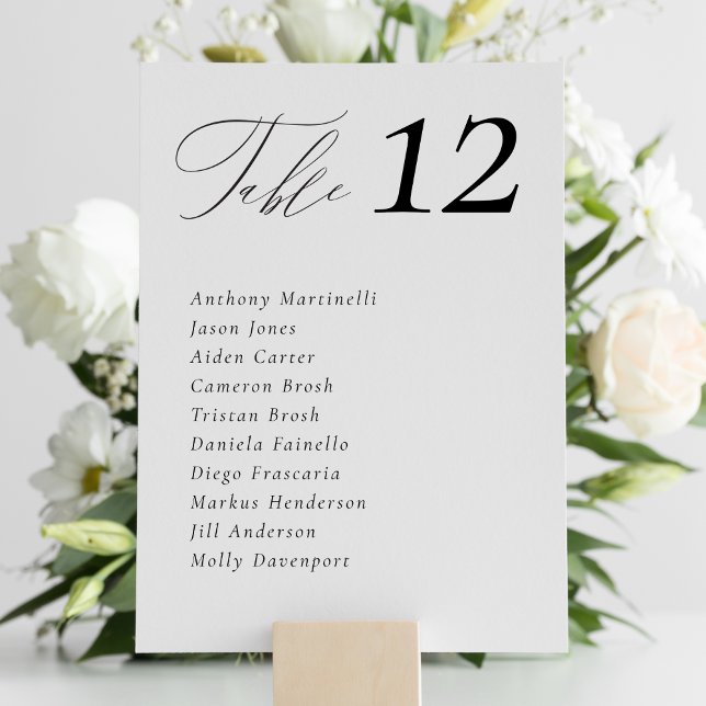 Cartões de Assento de Mesa de Casamento Simples Mí (This elegant table seating chart card features a handwritten calligraphy script )