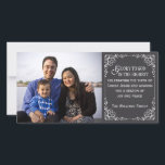 Cartões de foto de Natal cristãos do quadro do<br><div class="desc">Características deste design uma obscuridade - o fundo cinzento do estilo do quadro e um vintage ornamentado bonito limitam.  Lê a "glória ao deus no mais alto".  Personalize estes cartões bonito com suas próprias foto e mensagem pessoal.</div>