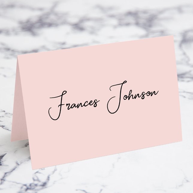 Cartões de Localização do Nome da Assinatura do Bl (Blush and Black Modern Handwritten Signature Style Script Individual Name Place Cards)