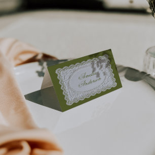 Cartões de lugar de casamento com renda verde oliv