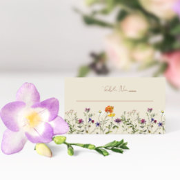 Cartões de lugar de casamento no jardim de flores 