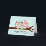 Cartões de Natal da família das corujas<br><div class="desc">Os cartões de Natal customizáveis que caracterizam uma família das corujas empoleiraram-se em um ramo e em flocos de neve em um fundo azul.
 Bens & divertimento</div>