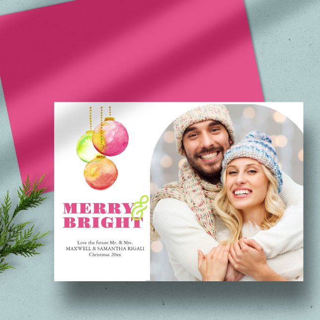 Cartões de Natal incomuns com foto Merry & Bright (Unusual photo Christmas cards with pink and green watercolor ornaments and modern holiday design)