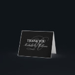 Cartões de nota personalizados para agradecimento<br><div class="desc">Cartões de nota personalizados para agradecimento de casamento. Design preto e branco chique com monograma de nome sofisticado para noiva e noivo / casal recém-casado. Cartões de casamento personalizáveis para convidados. Tipografia elegante e clássica. Visual sofisticado e glamoroso.</div>