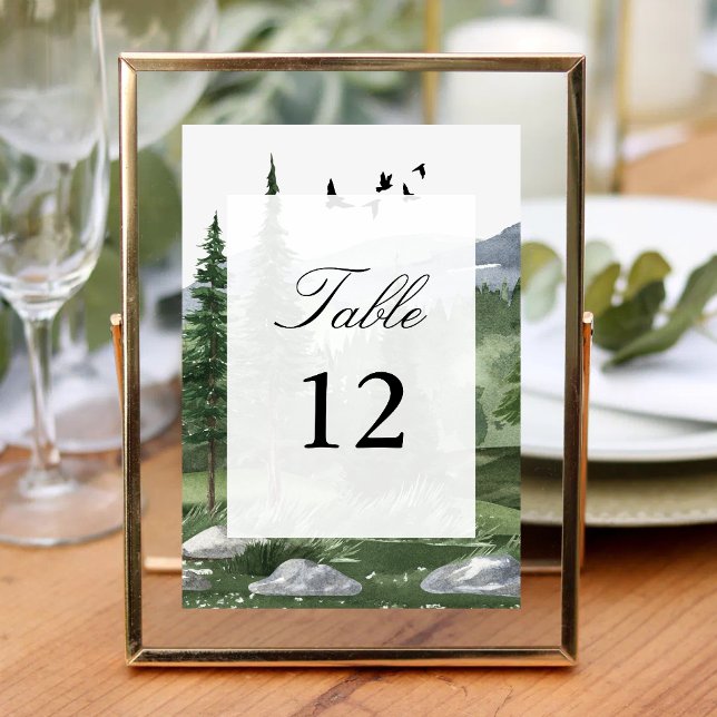 Cartões de Número de Mesa de Casamento com Tema de (Pine forest table number cards add rustic charm while guiding guests to their seats.)