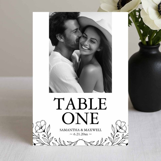 Cartões de Número de Mesa para Foto de Casamento P (Black and white wedding photo table number card with line art by Victoria of Do Tell A Belle)