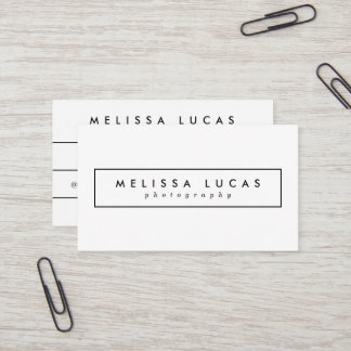 Cartões de visitas brancos à moda mínimos
