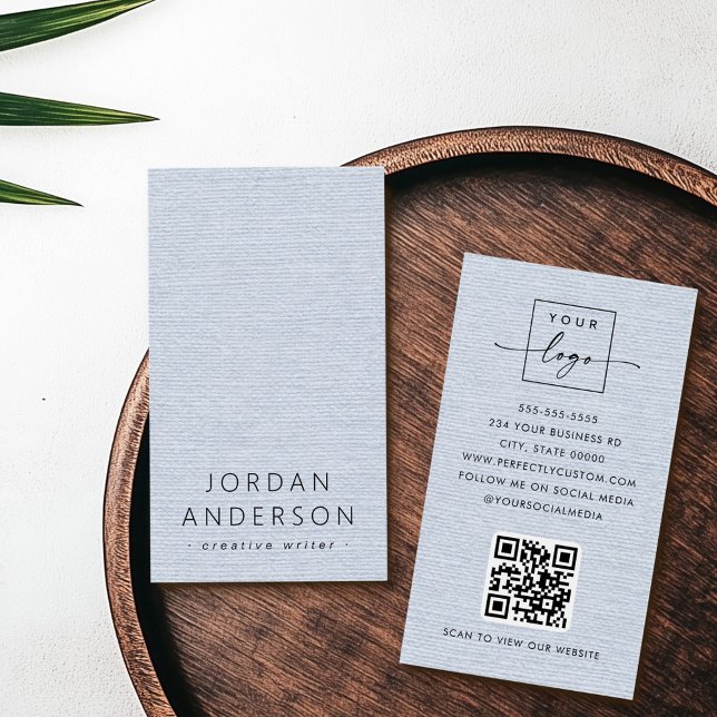 Cartões de visitas de código QR de aparência azul  (Light dusty blue linen look logo QR code business cards)
