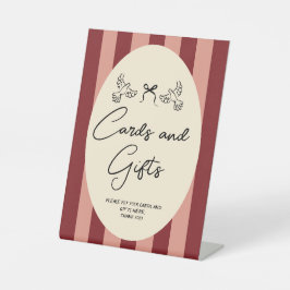 Cartões e presentes de casamento com rabiscos dese