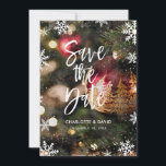 Cartões salve a data de inverno com Aquarela<br><div class="desc">Personalizar facilmente esses cartões salve a data casamentos no inverno inspirados por uma árvore de Natal decorada e flocos de neve.</div>