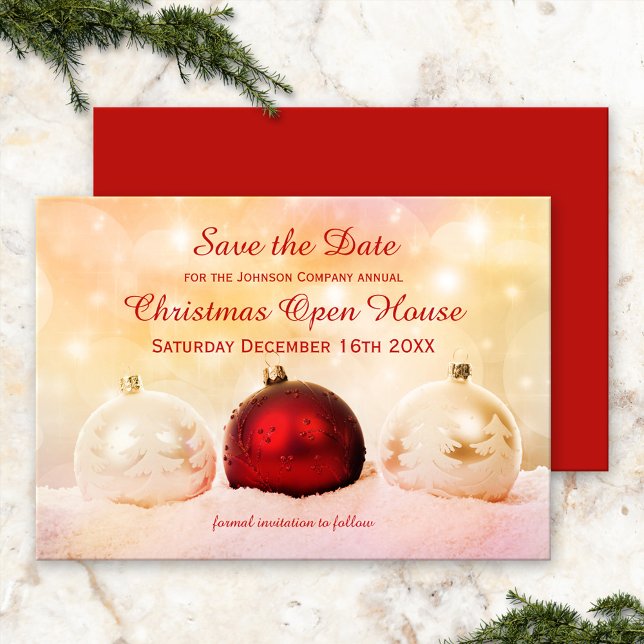 Casa Aberta de Natal Guarde o Cartão de Data (Save the Date Christmas invitation, showing festive Christmas baubles in snow with sparkling lights)