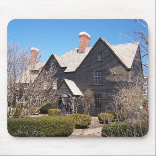 Casa de Hawthorne dos sete frontões Mousepad