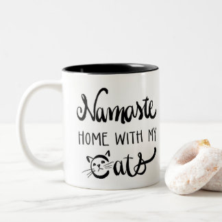 Casa de Namaste com minha caneca dos gatos