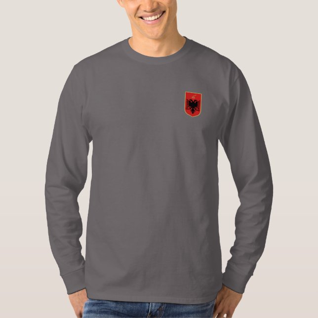 Casaco albanês de armas T-Shirt (Frente)