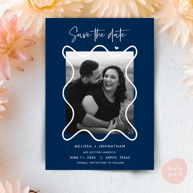 Casal Feliz Anúncio de casamento para salvar a dat (Happy Couple Save the date wedding announcement whimsical in navy blue)