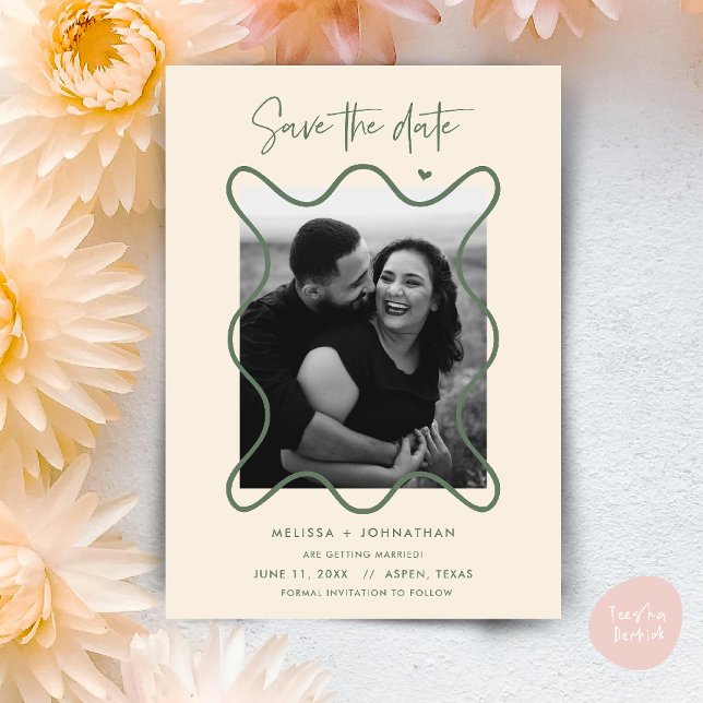 Casal Feliz Salva a data do anúncio de casamento (Happy Couple Save the date wedding announcement whimsical in Cream Sage Green)