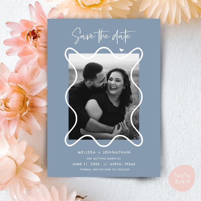 Casal Feliz Salva a data do anúncio de casamento (Happy Couple Save the date wedding announcement whimsical in dusty blue)
